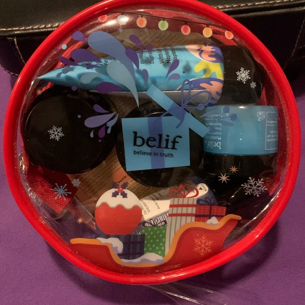 New belif Glow with Hydration Holiday kit